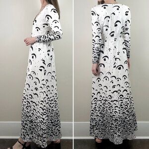 Vintage William Pearson 70s Maxi Dress Size 8 Long Sleeve Printed V-neck